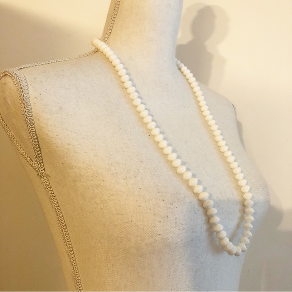 Vintage CROWN TRIFARI White Saucer Beaded Necklace, Mod Basic Long Designer Luci - Picture 4 of 14